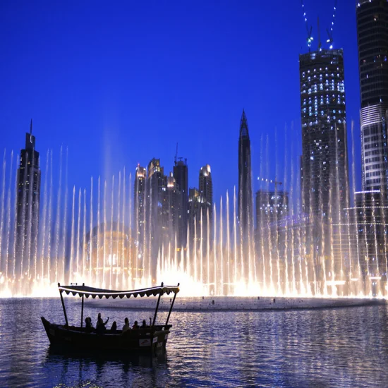 Музыкальный фонтан с новейшими технологиями, танцующая вода для фестивальной церемонии, плавающее вращающееся 2D-3D высокоструйное сопло со светодиодным фонарем